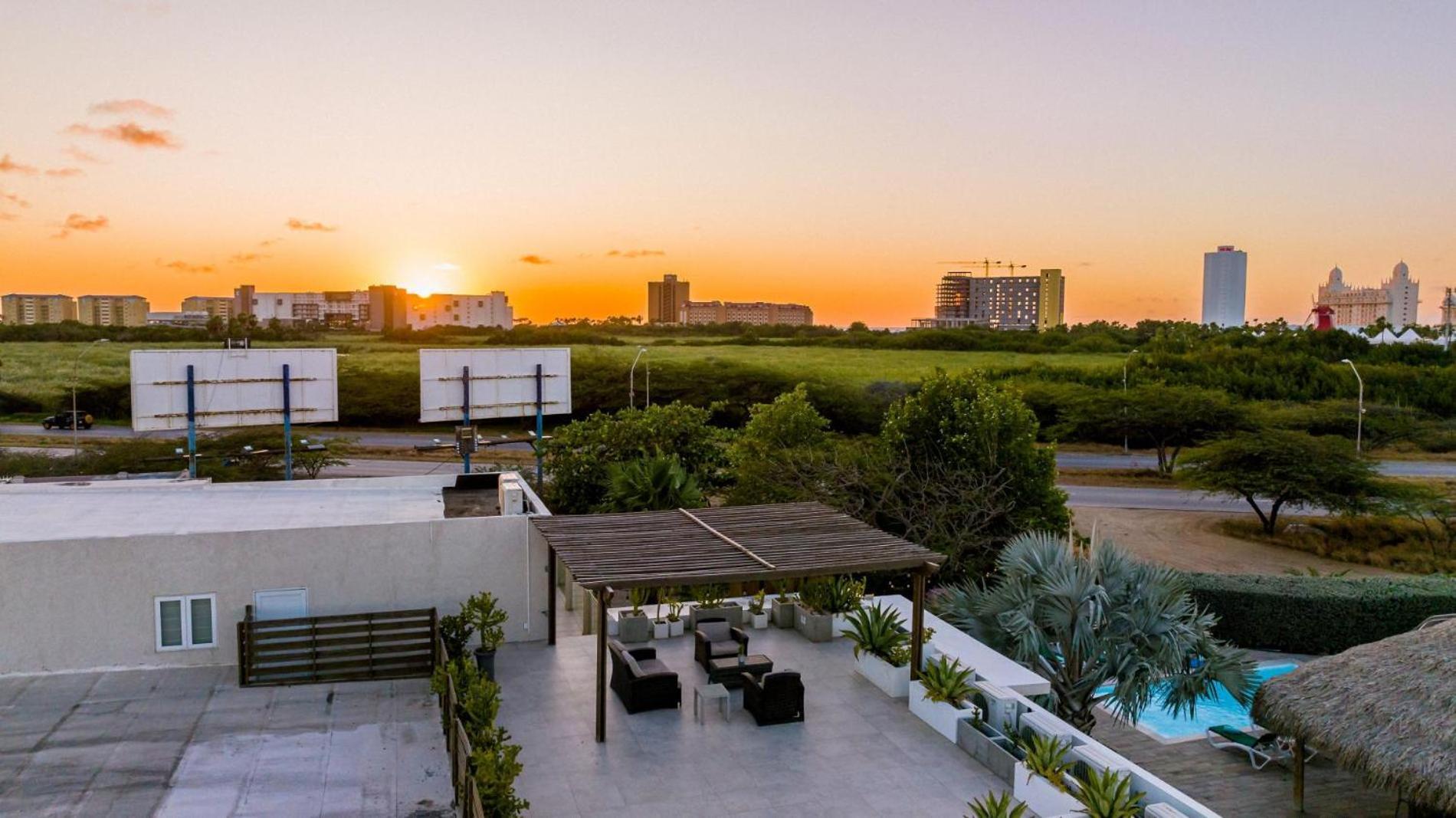 Koyari Modern Condos 9Br 7Ba Sleeps 26 W/ Pool And Roof Deck Palm Beach Екстер'єр фото