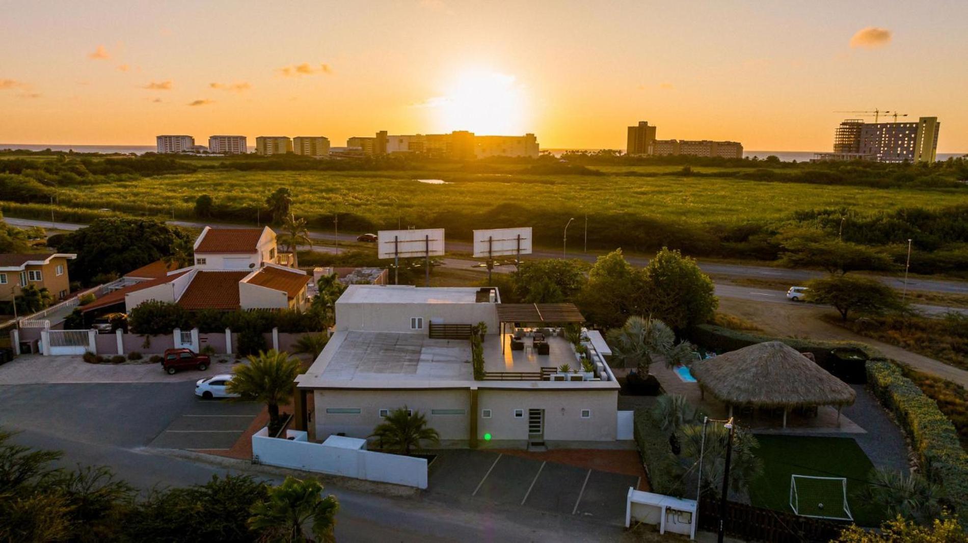 Koyari Modern Condos 9Br 7Ba Sleeps 26 W/ Pool And Roof Deck Palm Beach Екстер'єр фото