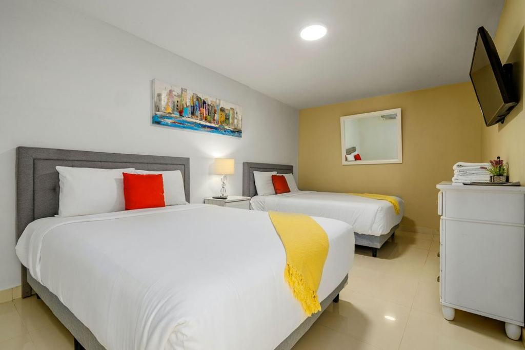 Koyari Modern Condos 9Br 7Ba Sleeps 26 W/ Pool And Roof Deck Palm Beach Екстер'єр фото