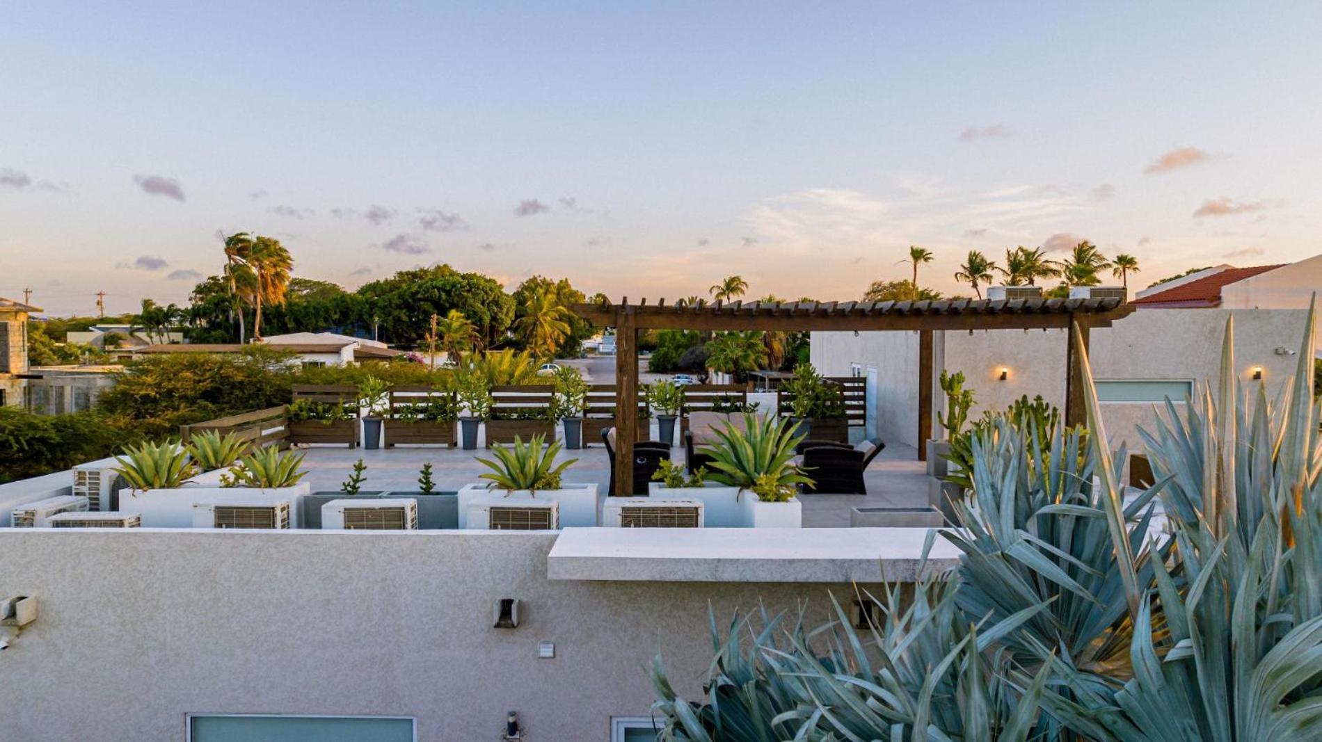 Koyari Modern Condos 9Br 7Ba Sleeps 26 W/ Pool And Roof Deck Palm Beach Екстер'єр фото