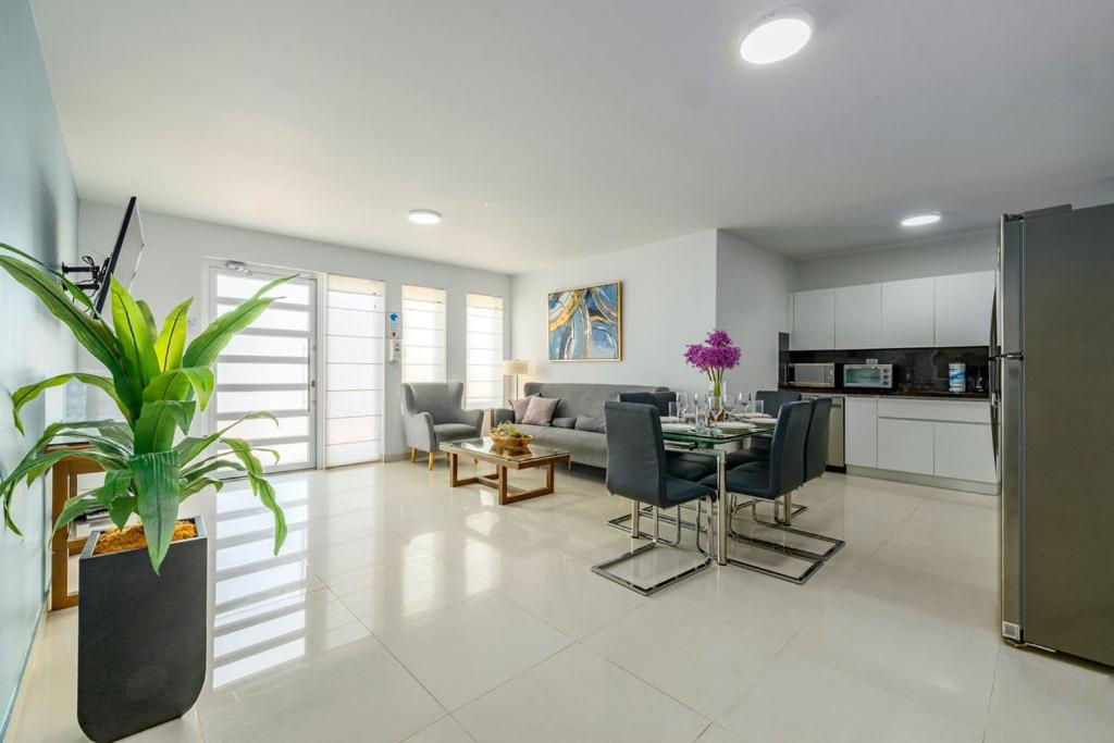 Koyari Modern Condos 9Br 7Ba Sleeps 26 W/ Pool And Roof Deck Palm Beach Екстер'єр фото