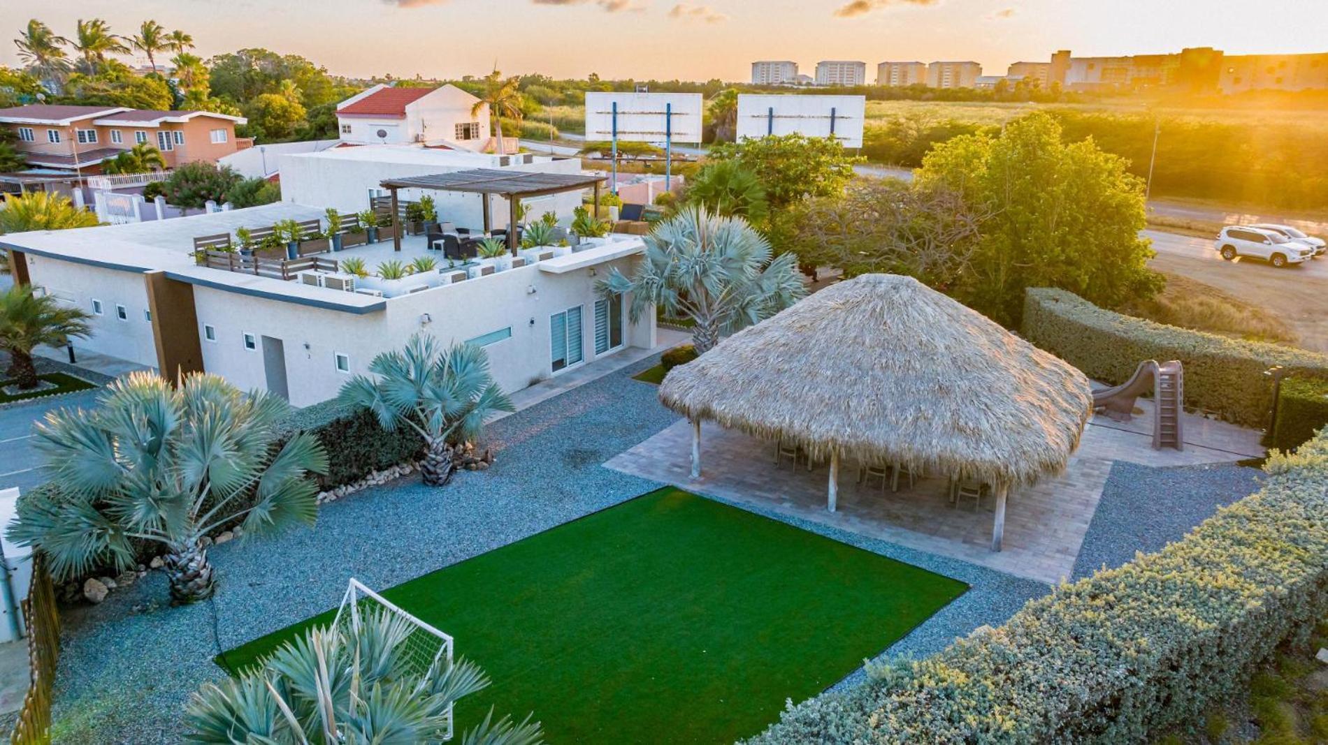 Koyari Modern Condos 9Br 7Ba Sleeps 26 W/ Pool And Roof Deck Palm Beach Екстер'єр фото