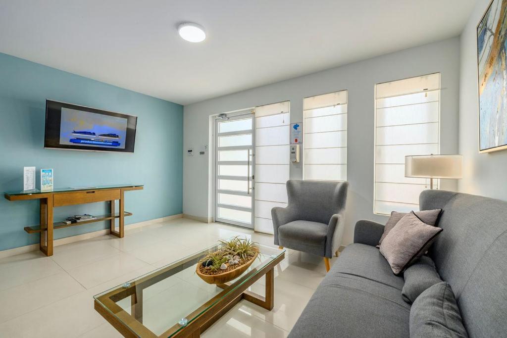 Koyari Modern Condos 9Br 7Ba Sleeps 26 W/ Pool And Roof Deck Palm Beach Екстер'єр фото