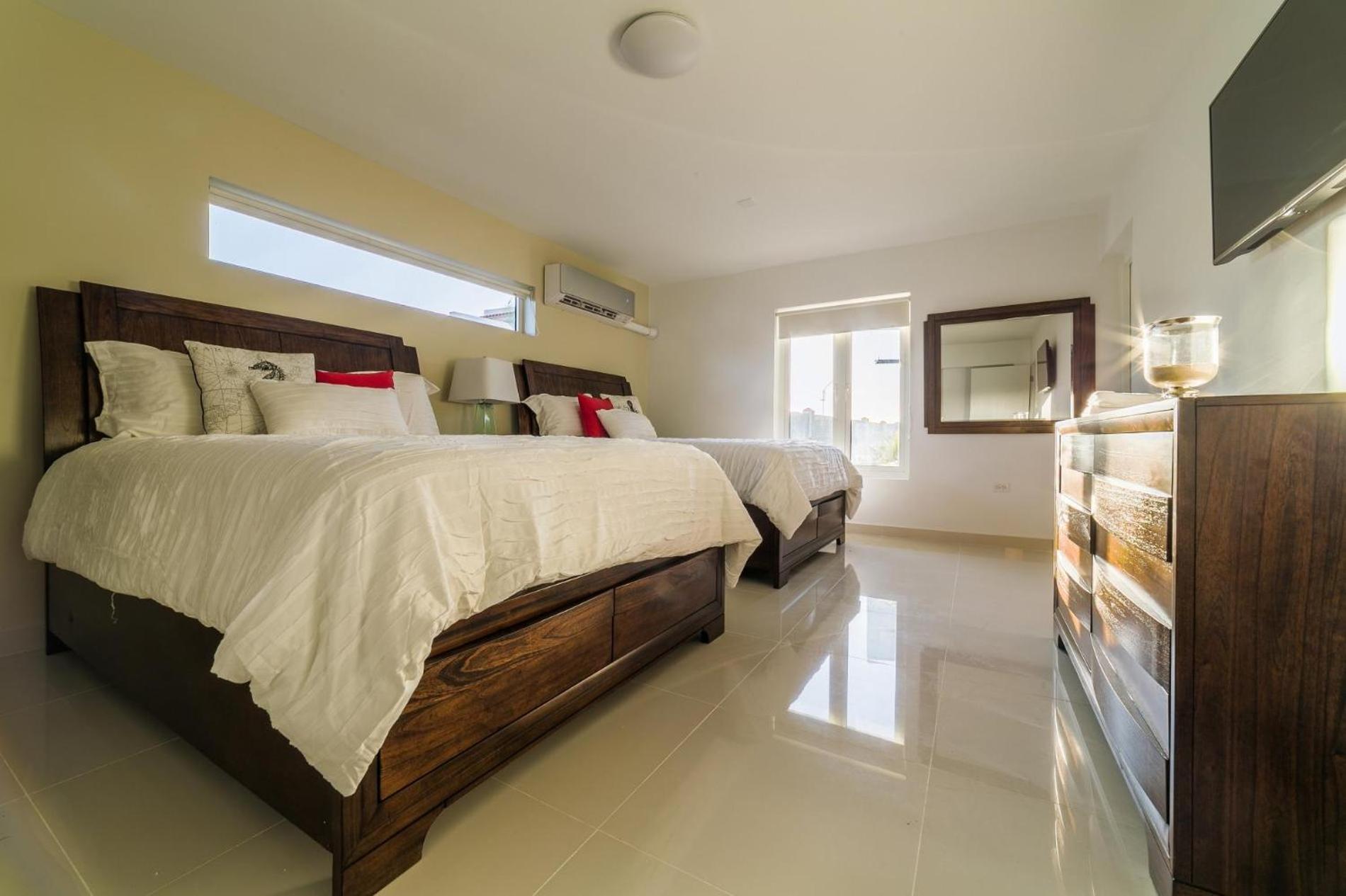 Koyari Modern Condos 9Br 7Ba Sleeps 26 W/ Pool And Roof Deck Palm Beach Екстер'єр фото