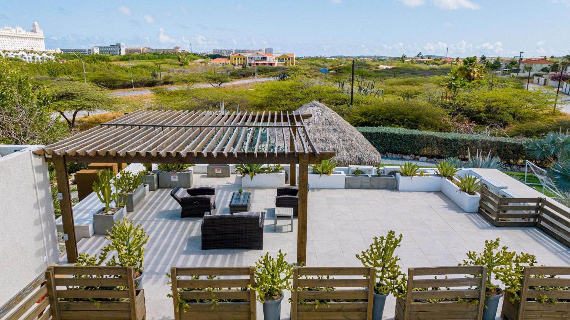 Koyari Modern Condos 9Br 7Ba Sleeps 26 W/ Pool And Roof Deck Palm Beach Екстер'єр фото