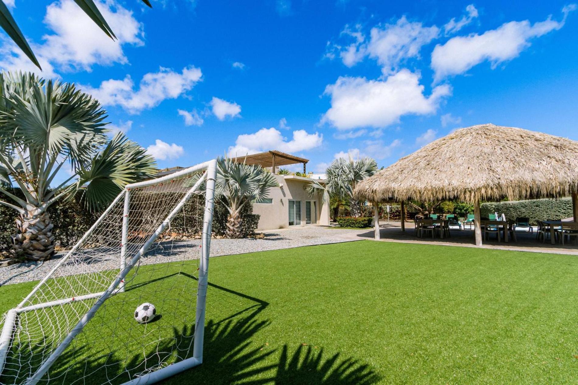 Koyari Modern Condos 9Br 7Ba Sleeps 26 W/ Pool And Roof Deck Palm Beach Екстер'єр фото